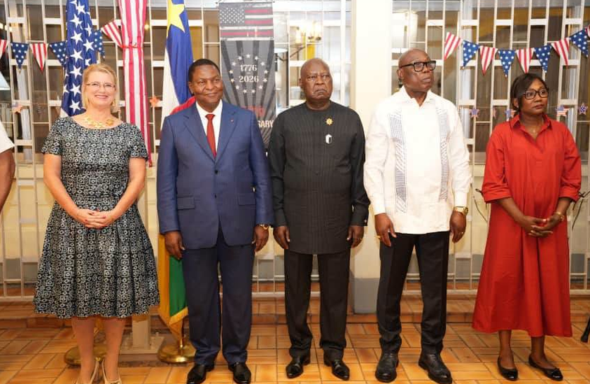 Le Président Faustin Archange Touadéra célèbre l&rsquo;indépendance américaine aux côtés de l&rsquo;ambassadeur des États-Unis